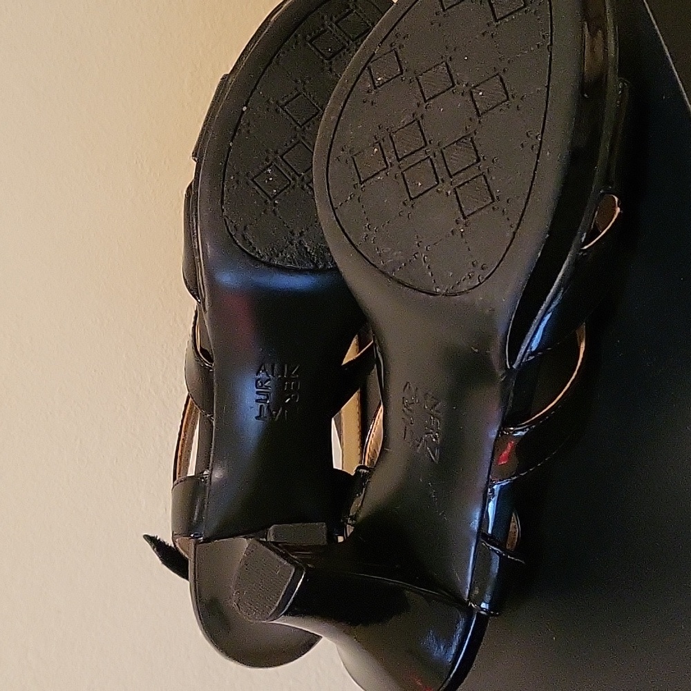 Shoes - Picture 4 of 4
